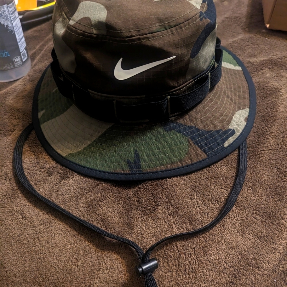 NWOT Like 🆕 NEW NIKE CAMO BUCKET 🪣 HAT
